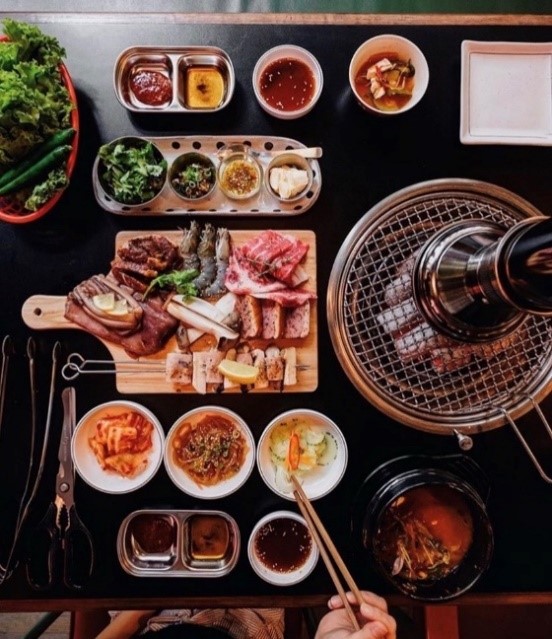 Japanese-Korean barbeque platter with side dishes